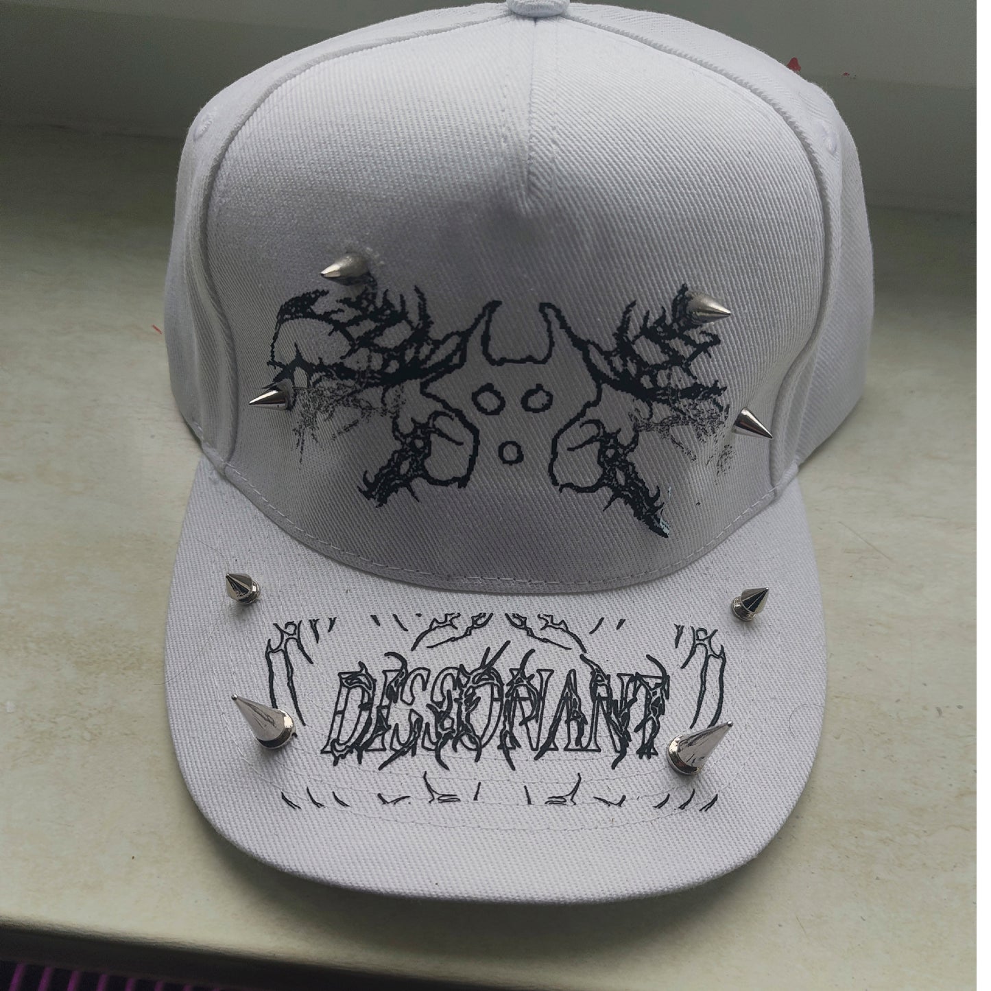 CAP_DISSONANT_WHITE