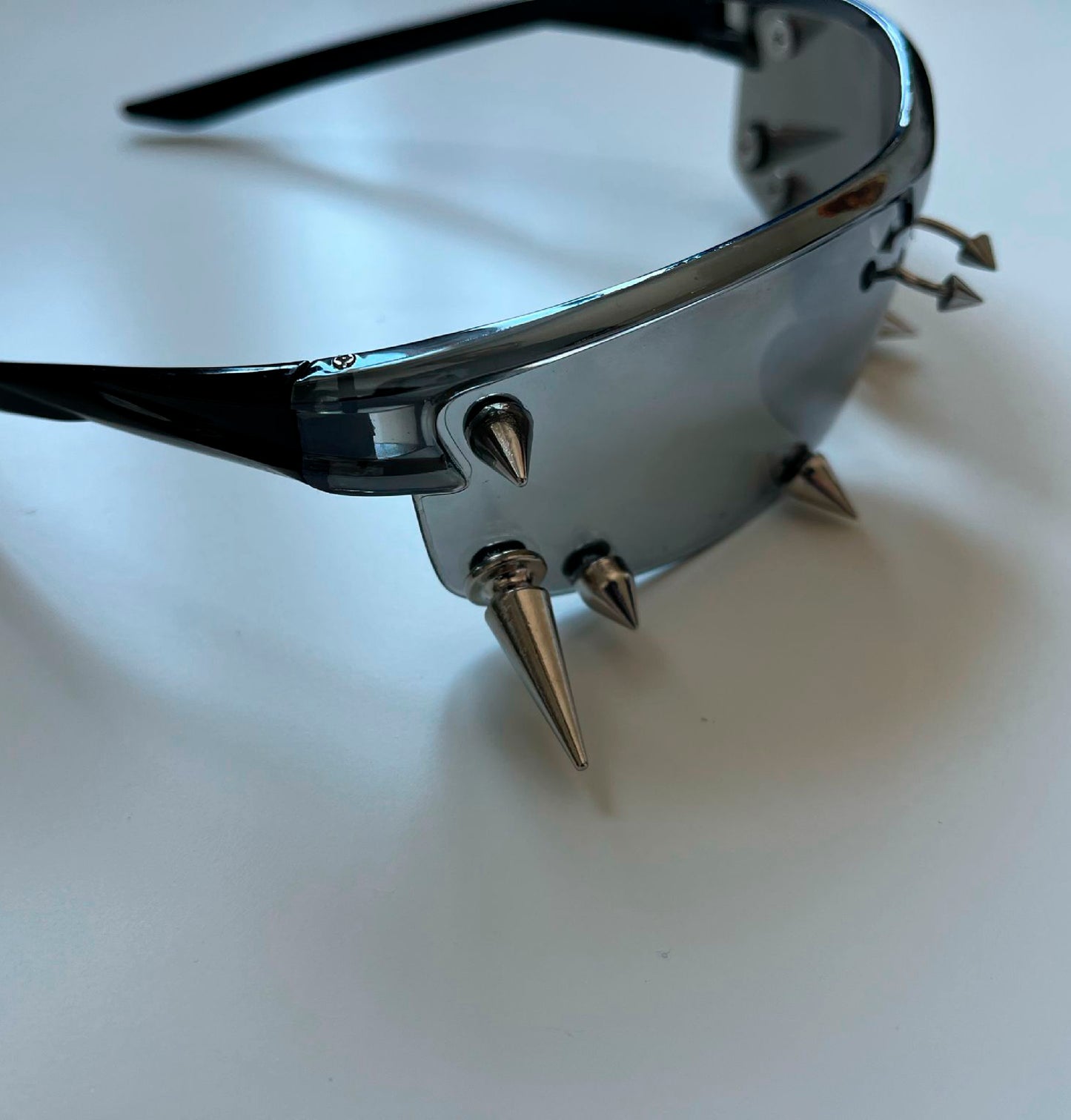 SPIKE_GLASSES_Y2K_V3